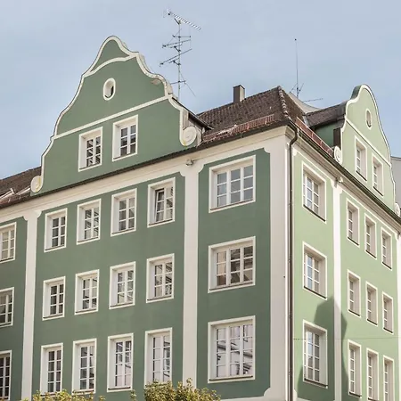 Rathausplatz *
